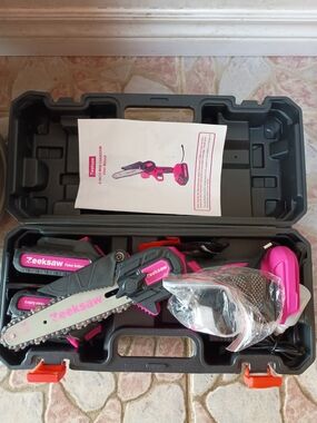 NEW Zeeksaw Pink Cordless Mini Chainsaw Complete Kit